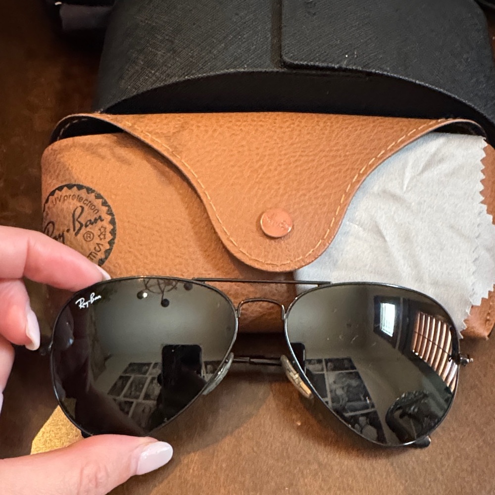 Ray-Ban Black Aviator Sunglasses with Tan Case